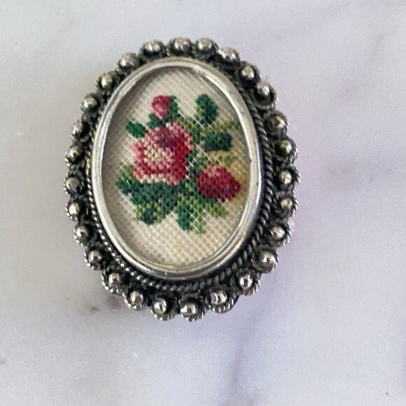 Vtg Silvertone Oval Petit Point Hand Embroidered Floral Rose 1.25"Brooch Pin - Picture 1 of 7